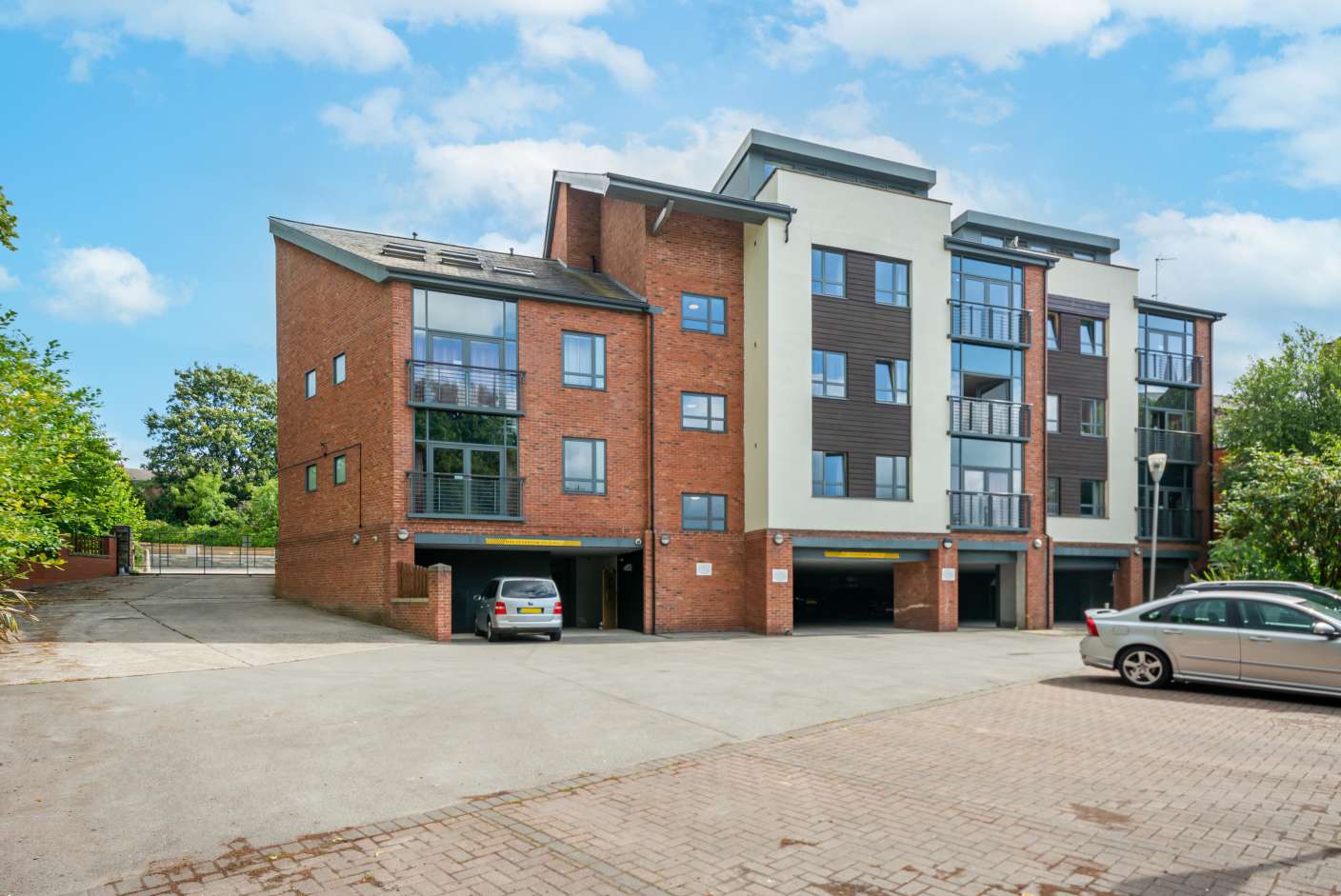 Roomzzz Headingley external with outdoor and underground parking.